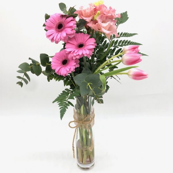 Gerberas y tulipanes en jarron